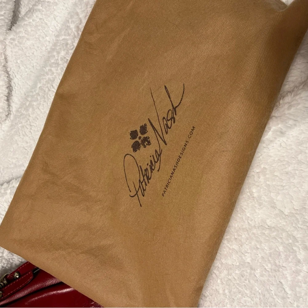 Elegant Red Leather Handbag - Picture 7 of 7